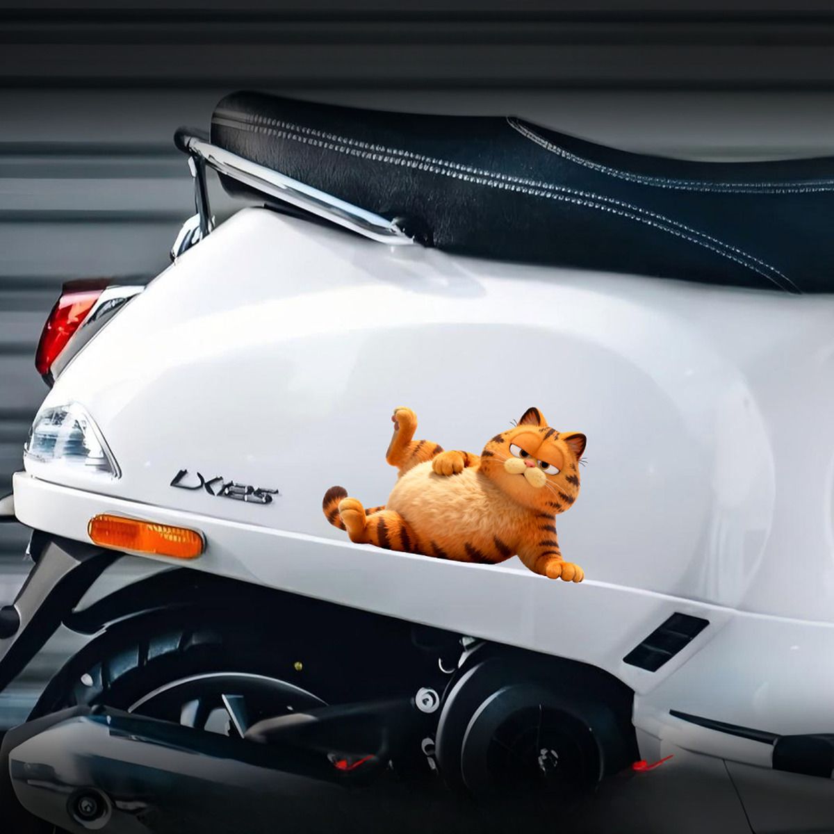かわいいガーフィールド漫画ビニールステッカー防水電動バイクボ - Anime Cosplay Series のレビューと価格